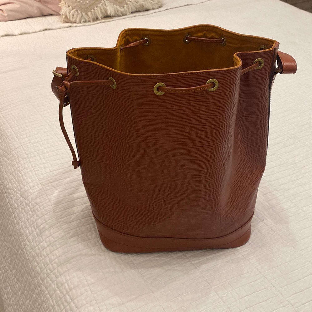 Louis Vuitton brown,epi leather,bucket bag.